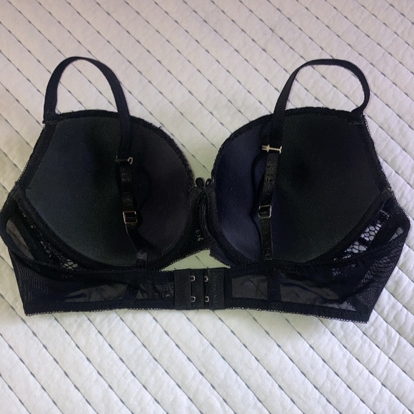 TAHARI 38C black wired padded cup bra in great barely worn preowned condition - Picture 4 of 16